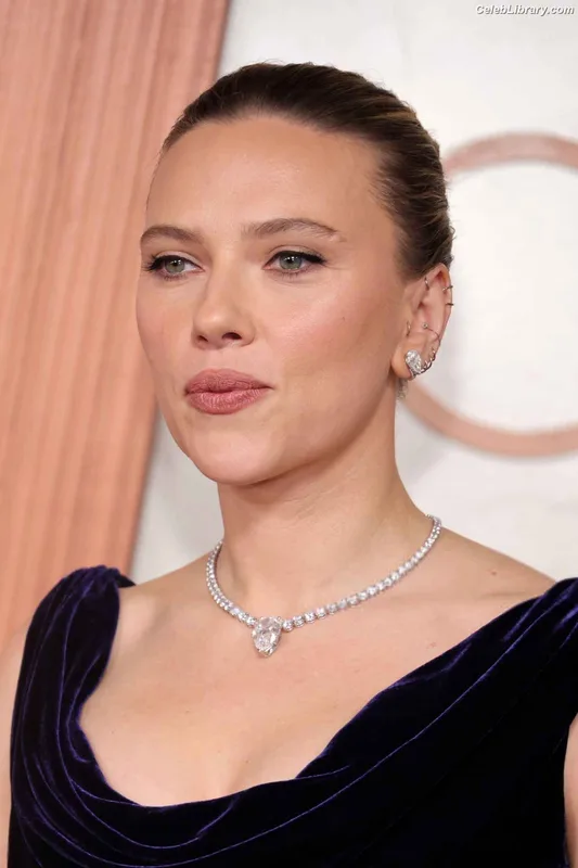 Scarlett Johansson photo 9 of 2617