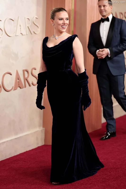 Scarlett Johansson photo 14 of 2617