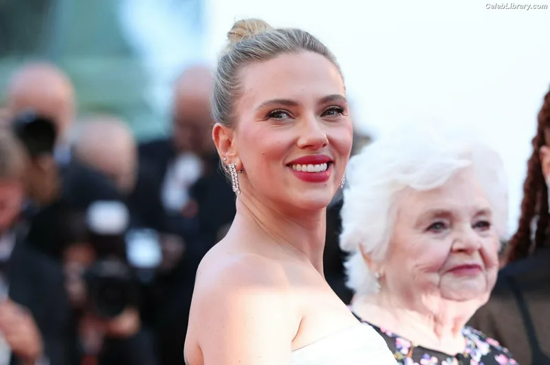 Scarlett Johansson photo 20 of 2617