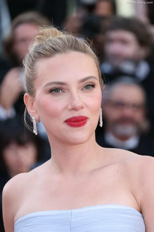 Scarlett Johansson photo 23 of 2617
