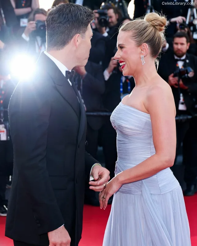 Scarlett Johansson photo 1 of 2617