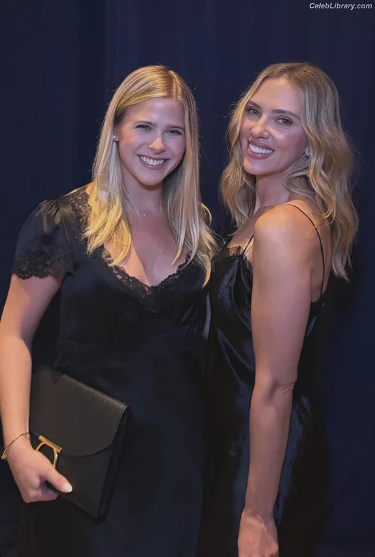 Scarlett Johansson photo 19 of 2617
