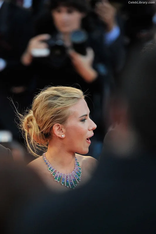 Scarlett Johansson photo 24 of 2617
