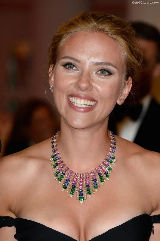 Scarlett Johansson photo 23 of 2617
