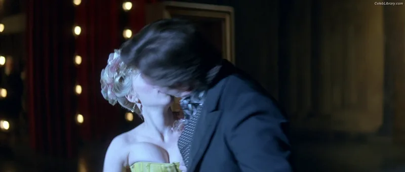 Scarlett Johansson photo 5 of 2617