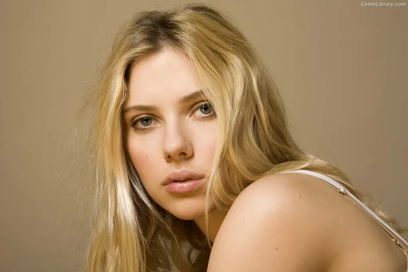 Scarlett Johansson photo 7 of 2617