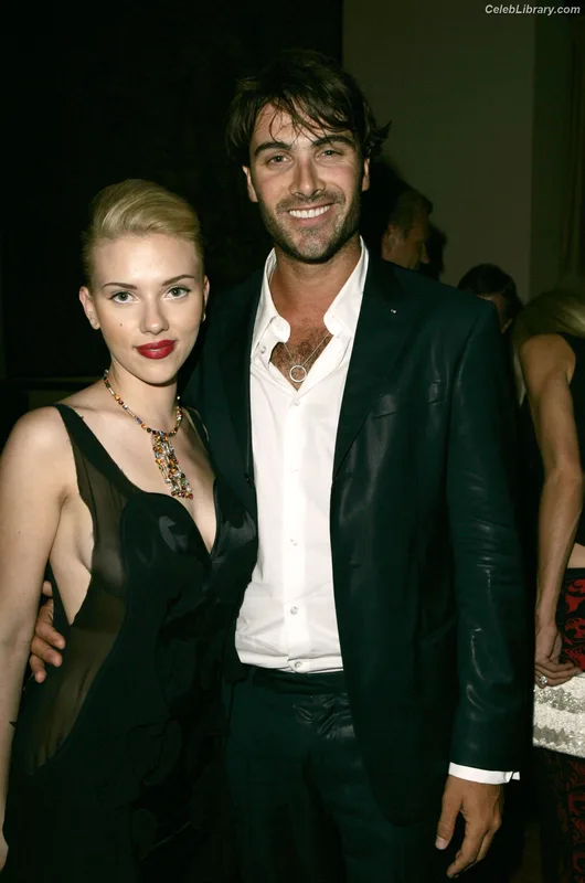 Scarlett Johansson photo 12 of 2617