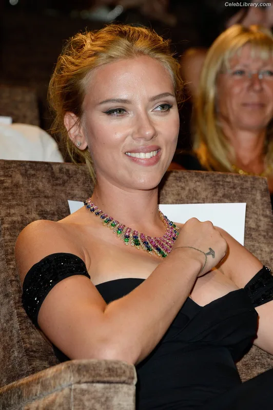 Scarlett Johansson photo 15 of 2617