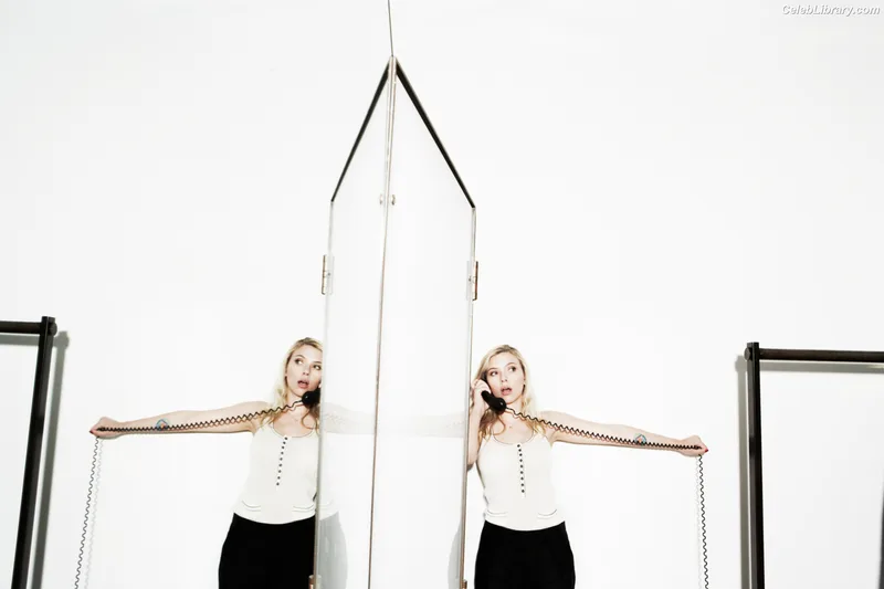Scarlett Johansson photo 16 of 2617