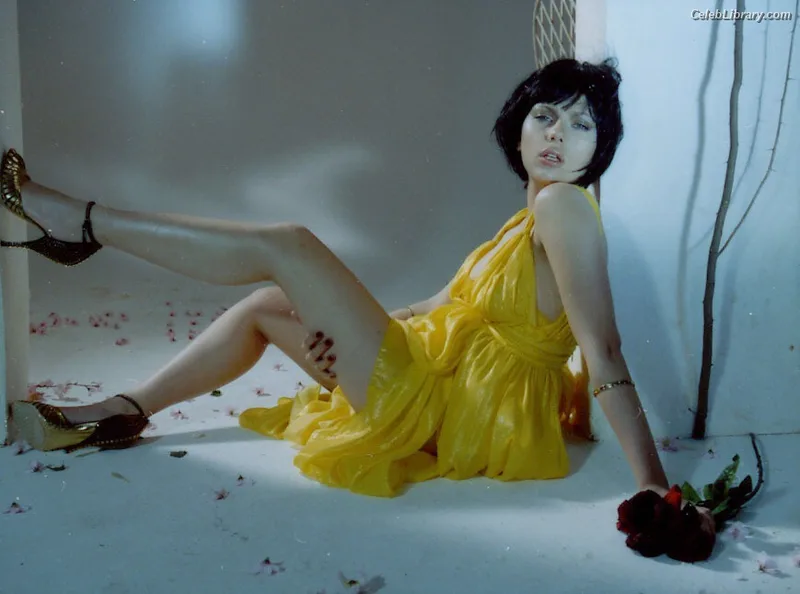 Scarlett Johansson photo 21 of 2617