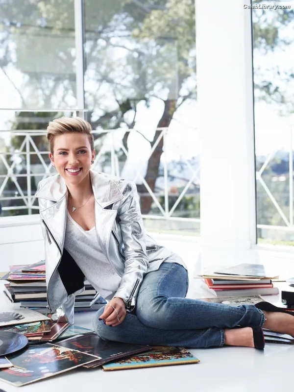 Scarlett Johansson photo 3 of 2617