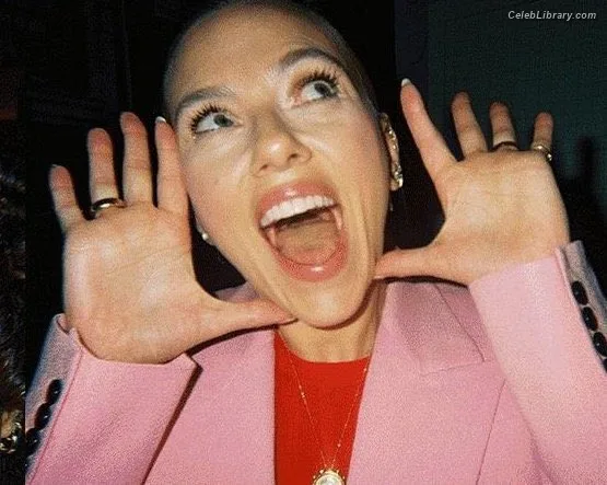 Scarlett Johansson photo 4 of 2617