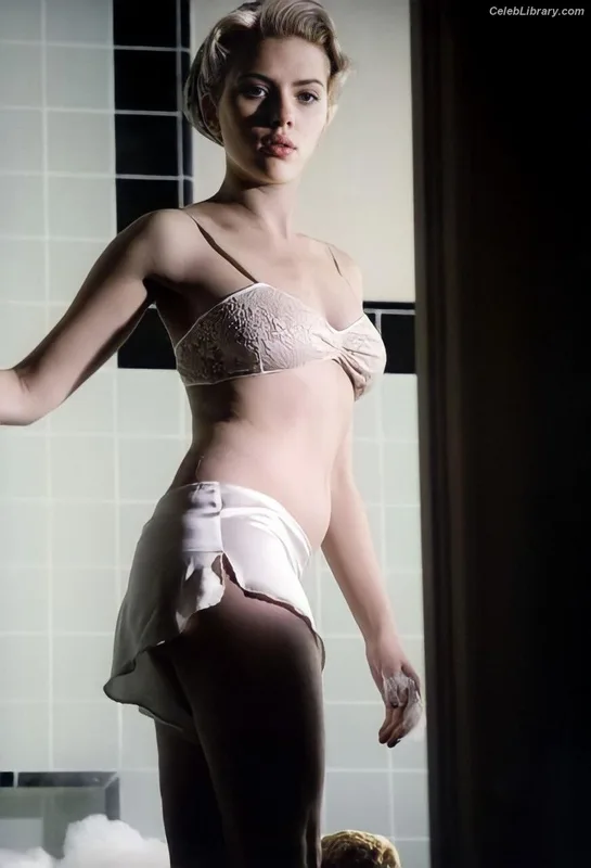 Scarlett Johansson photo 10 of 2617