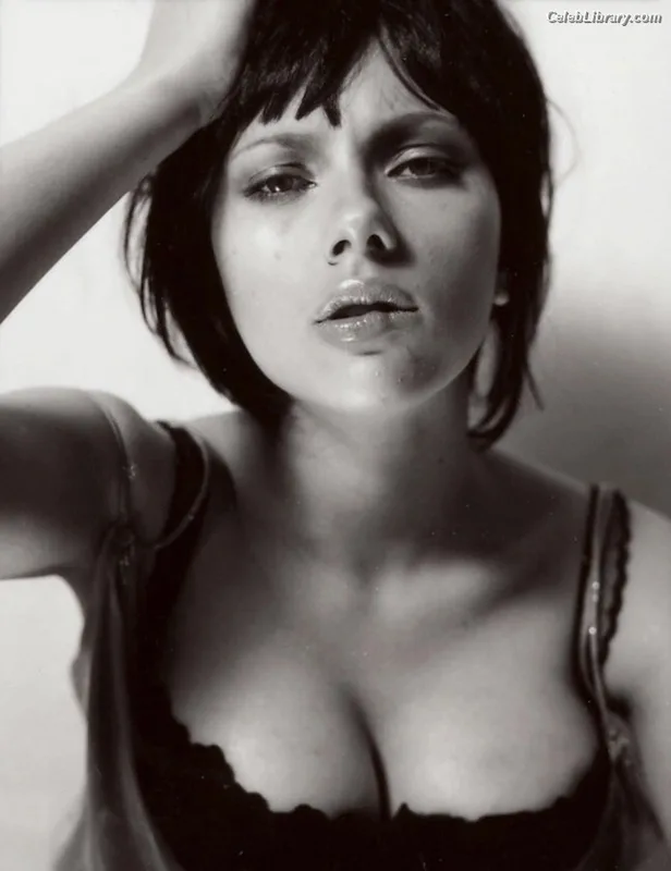 Scarlett Johansson photo 12 of 2617
