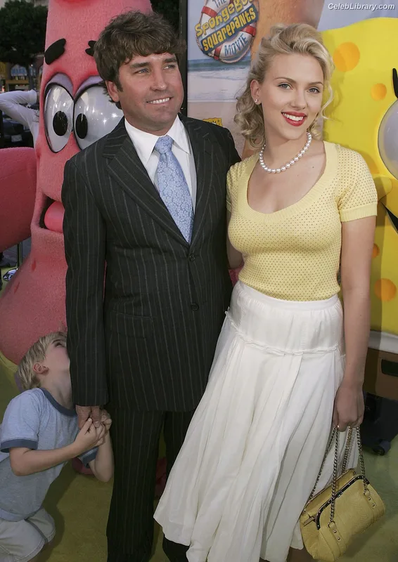 Scarlett Johansson photo 7 of 2617