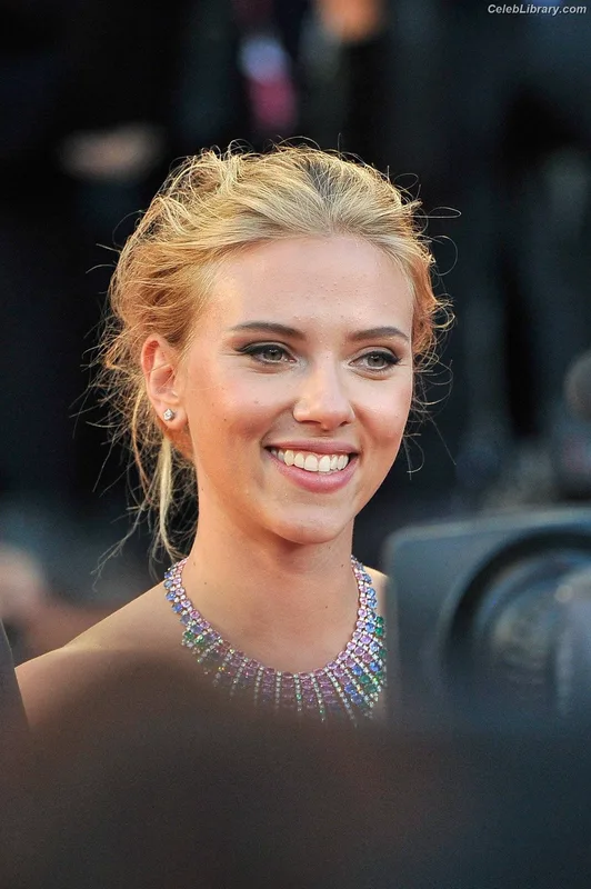 Scarlett Johansson photo 4 of 2617
