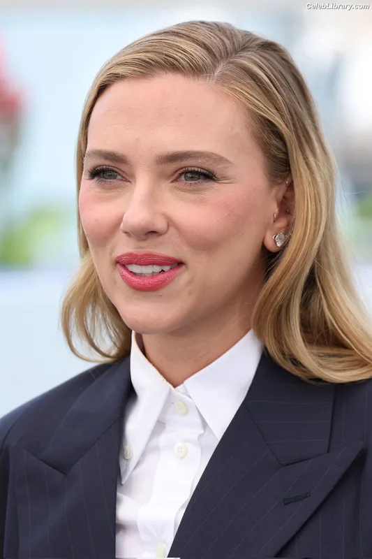 Scarlett Johansson photo 3 of 2617