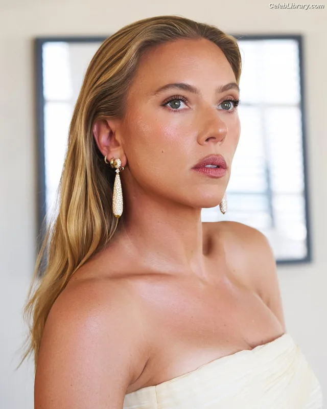 Scarlett Johansson photo 22 of 2617