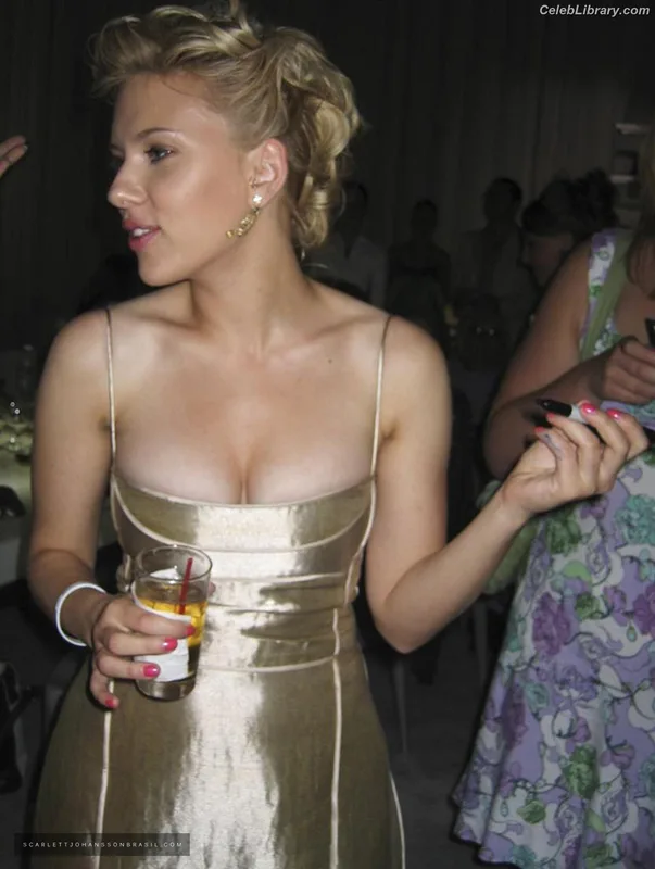 Scarlett Johansson photo 9 of 2617