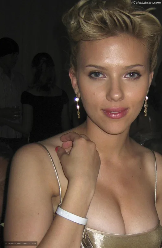 Scarlett Johansson photo 12 of 2617