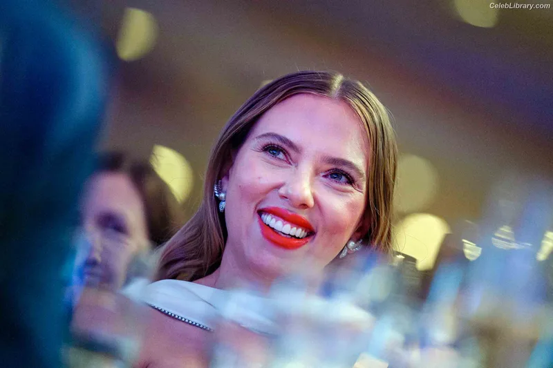 Scarlett Johansson photo 10 of 2617