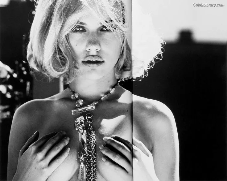 Scarlett Johansson photo 14 of 2617
