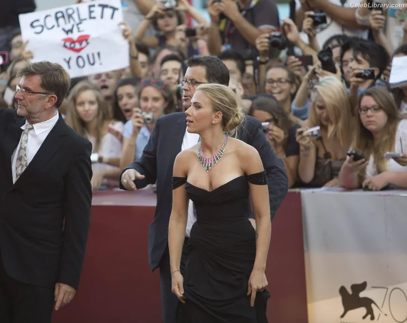Scarlett Johansson photo 23 of 2617