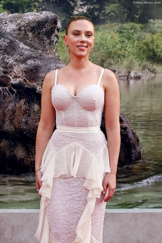 Scarlett Johansson photo 24 of 2617