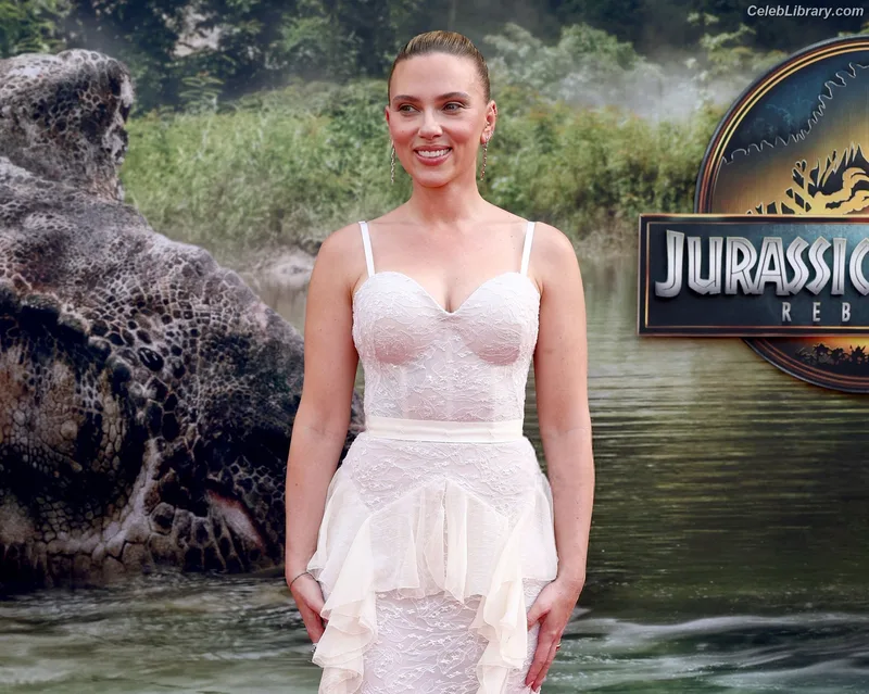 Scarlett Johansson photo 7 of 2617
