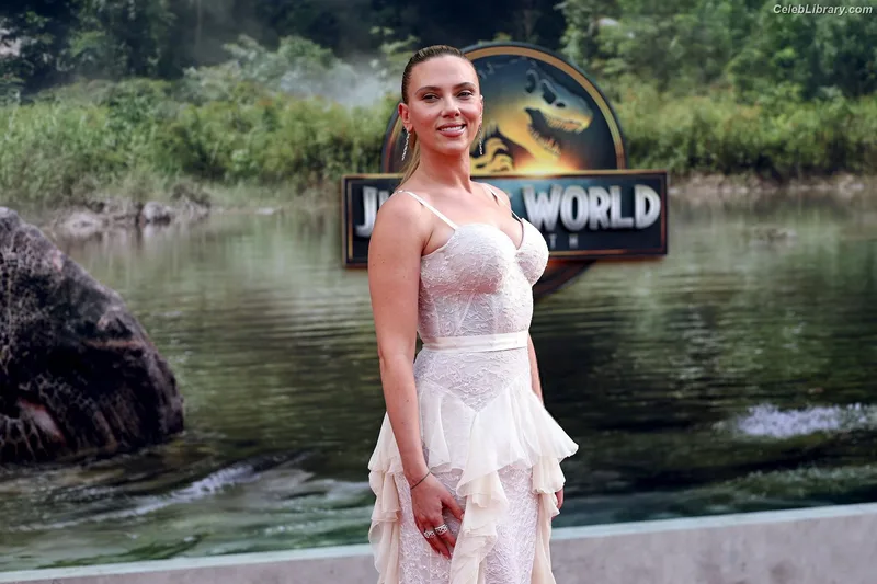 Scarlett Johansson photo 8 of 2617