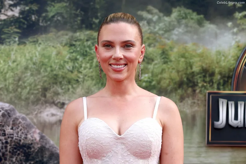 Scarlett Johansson photo 11 of 2617