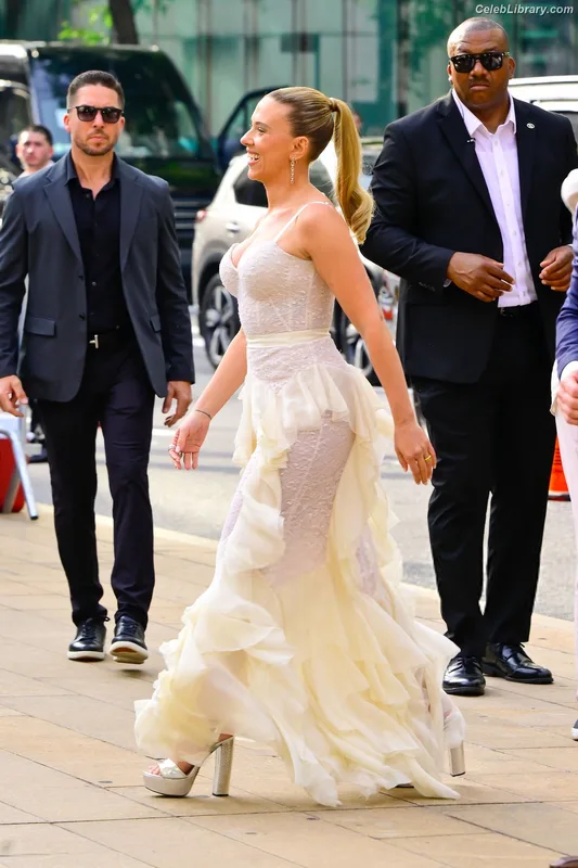 Scarlett Johansson photo 17 of 2617