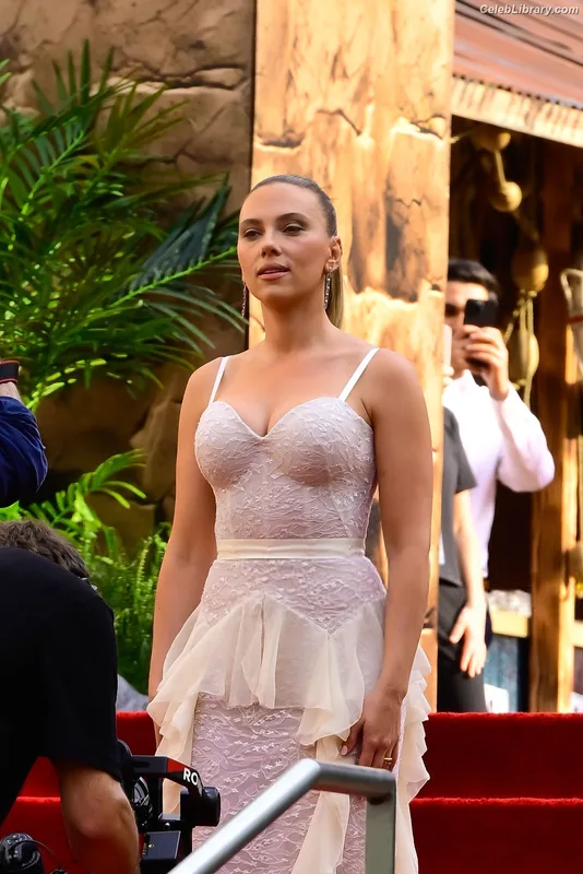 Scarlett Johansson photo 19 of 2617