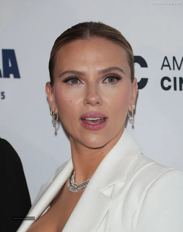Scarlett Johansson photo 12 of 2617