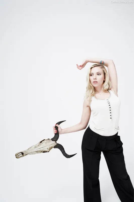 Scarlett Johansson photo 3 of 2617