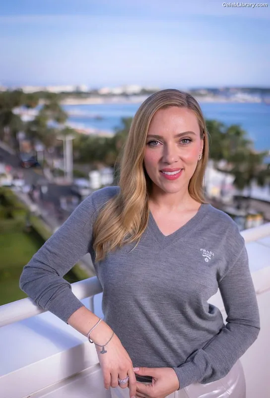 Scarlett Johansson photo 13 of 2617