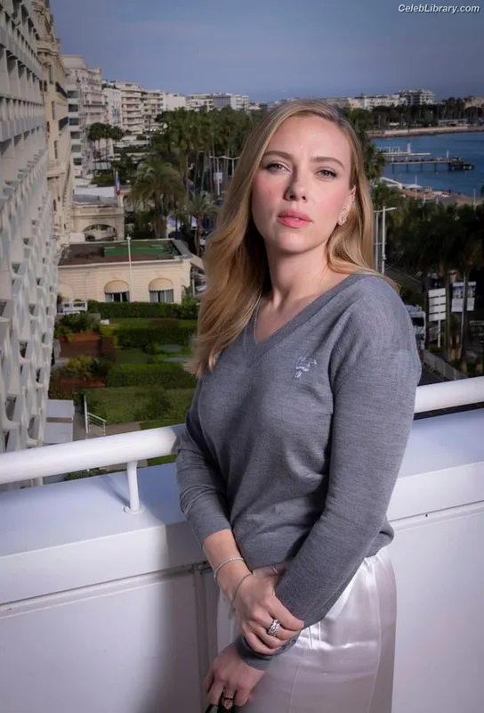 Scarlett Johansson photo 14 of 2617