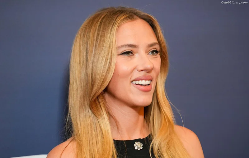 Scarlett Johansson photo 21 of 2617