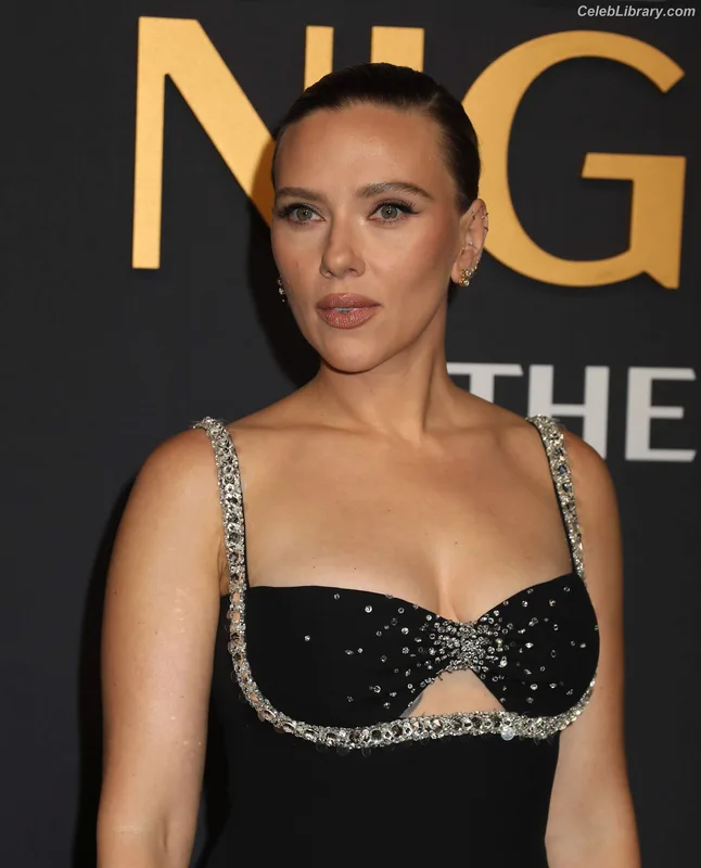 Scarlett Johansson photo 11 of 2617