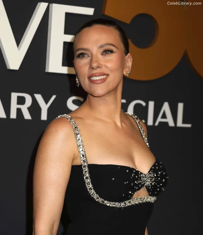 Scarlett Johansson photo 14 of 2617