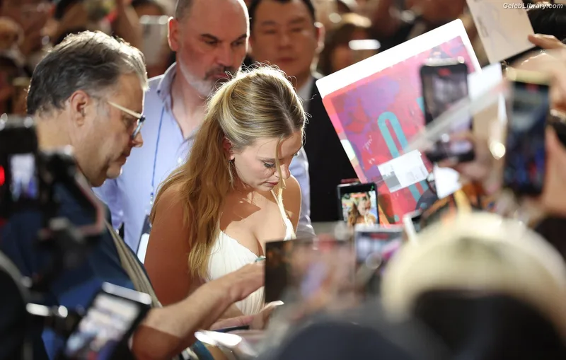 Scarlett Johansson photo 24 of 2617
