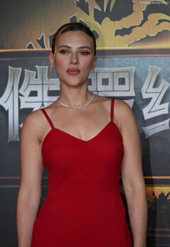 Scarlett Johansson photo 11 of 2617