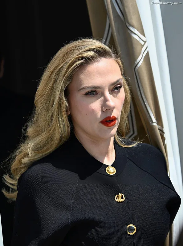 Scarlett Johansson photo 22 of 2617