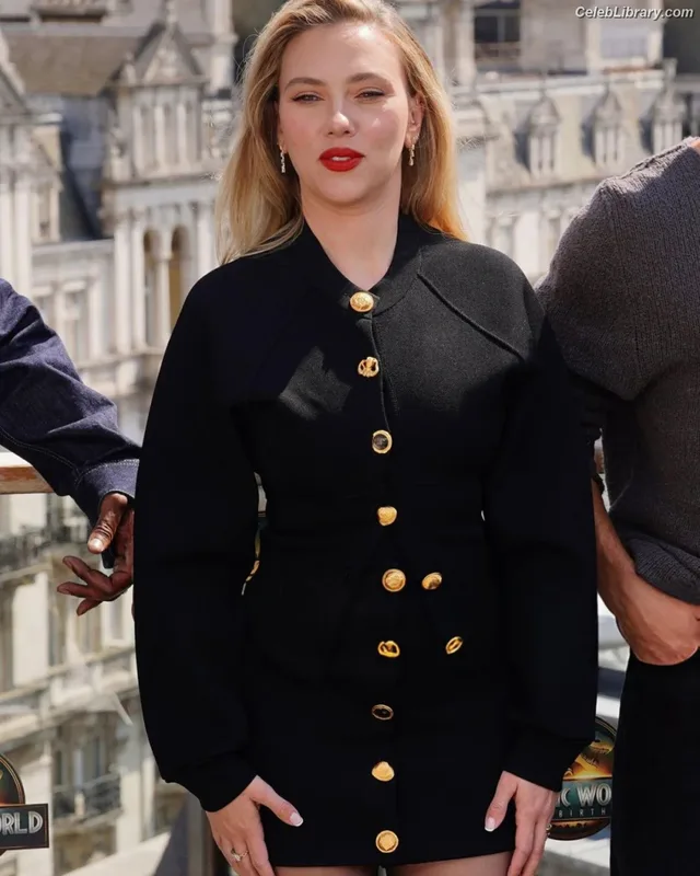 Scarlett Johansson photo 6 of 2617