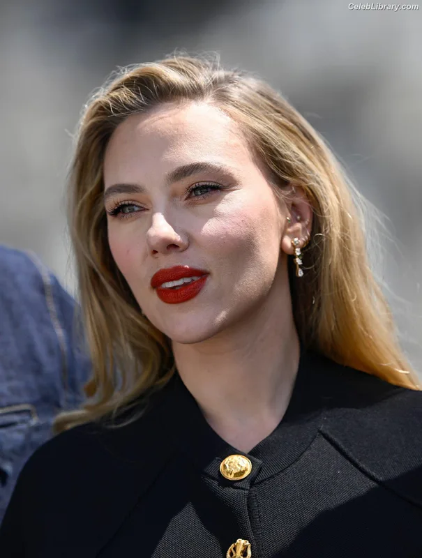 Scarlett Johansson photo 9 of 2617