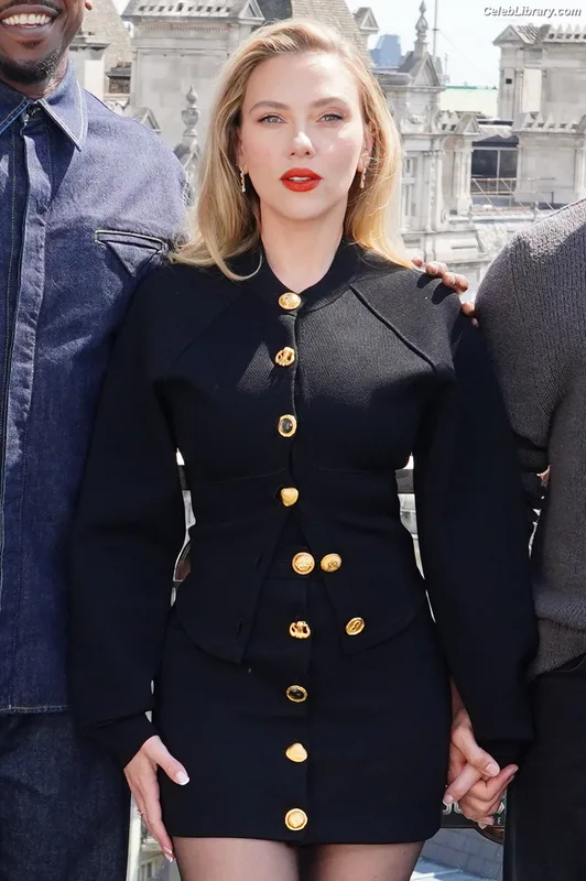 Scarlett Johansson photo 10 of 2617