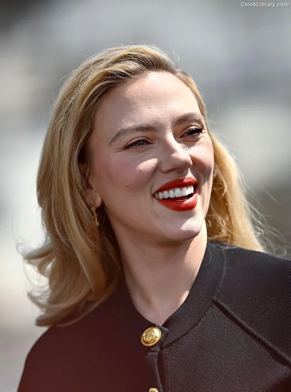 Scarlett Johansson photo 11 of 2617