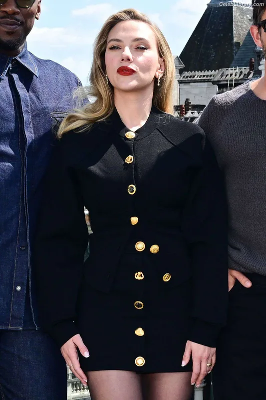 Scarlett Johansson photo 12 of 2617