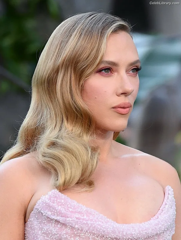 Scarlett Johansson photo 14 of 2617