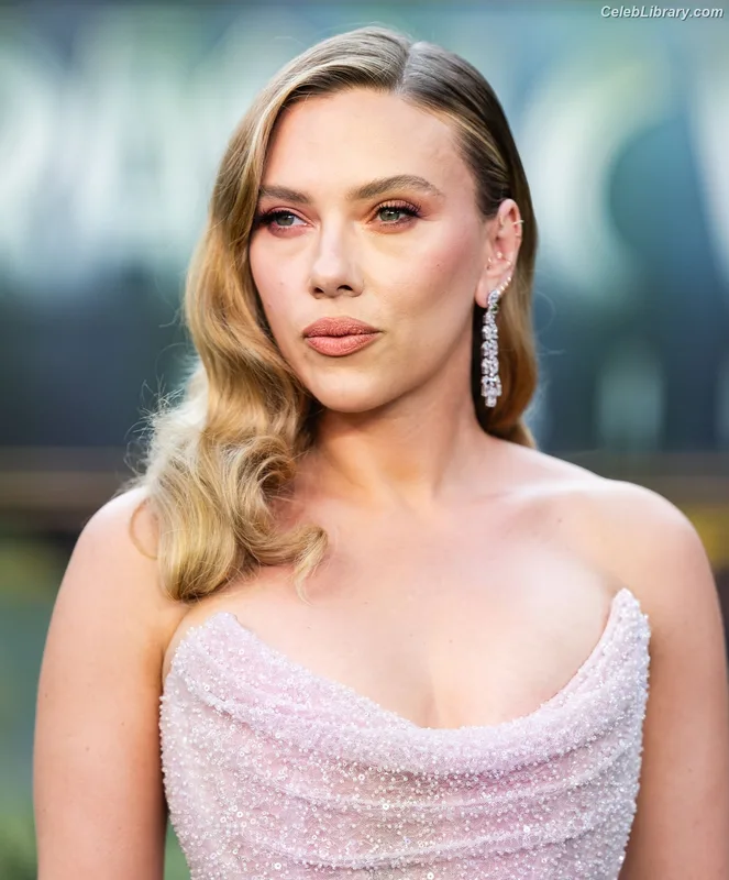Scarlett Johansson photo 16 of 2617